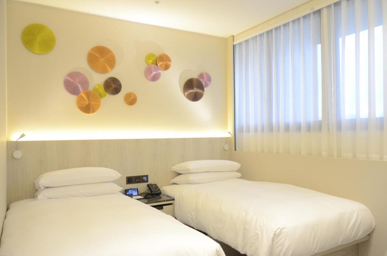 Royal Jade Boutique Hotel Taipei Exterior photo